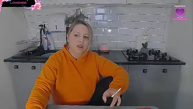 erikaerika online show from January 12, 10:53 am