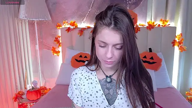 Snapshot of Eille_Elfie chatting on October 20, 5:19 am Eille Elfie online show from October 20, 5:19 am