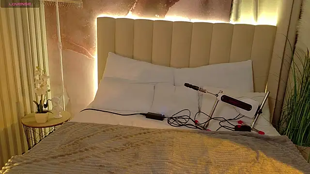 Snapshot of Eille_Elfie chatting on November 11, 5:40 am Eille Elfie online show from November 11, 5:40 am