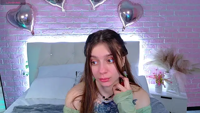 Snapshot of Eille_Elfie chatting on November 18, 5:56 am Eille Elfie online show from November 18, 5:56 am