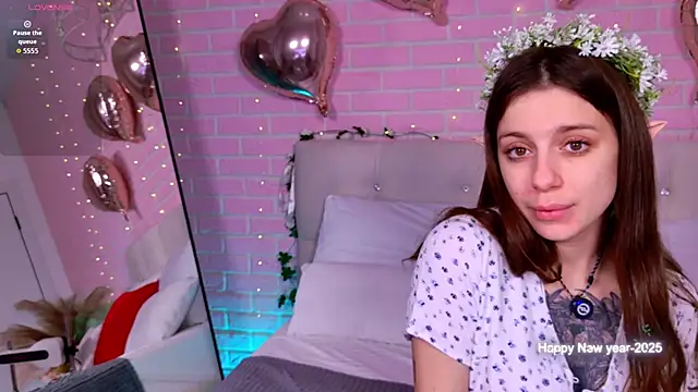 Snapshot of Eille_Elfie chatting on December 2, 5:02 am Eille Elfie online show from December 2, 5:02 am