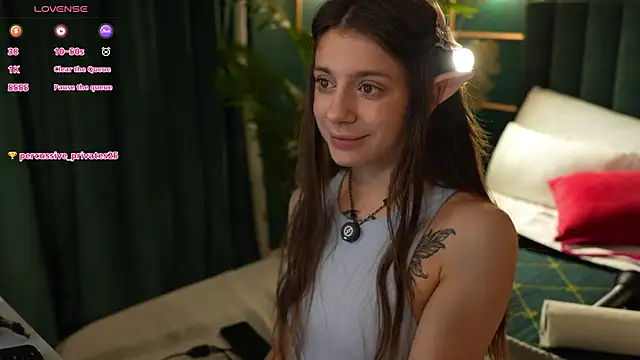 Snapshot of Eille_Elfie chatting on December 15, 5:34 am Eille Elfie online show from December 15, 5:34 am