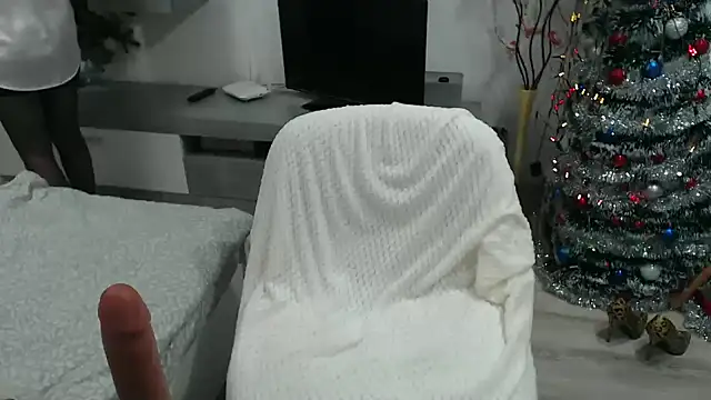 Snapshot of JullieMilf chatting on December 28, 5:03 pm JullieMilf online show from December 28, 5:03 pm