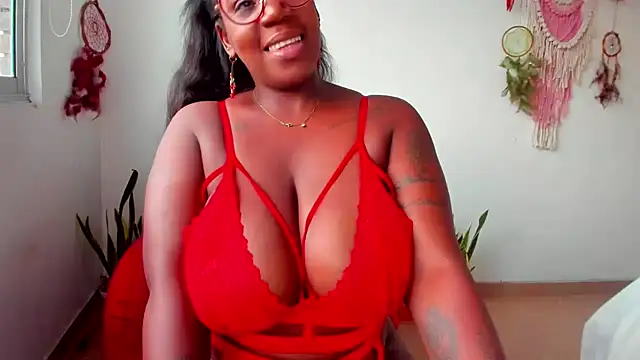 Snapshot of Adrilovechocolate chatting on December 6, 9:46 pm Adrilovechocolate online show from December 6, 9:46 pm