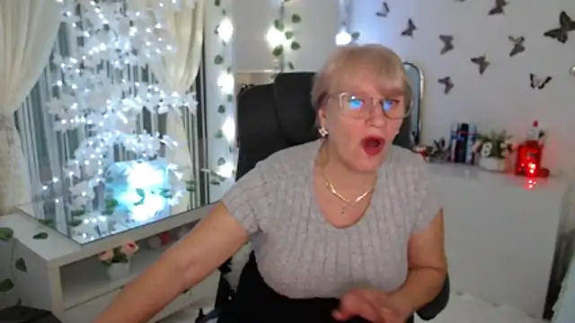 Ghertrude52 online show from December 16, 4:17 am