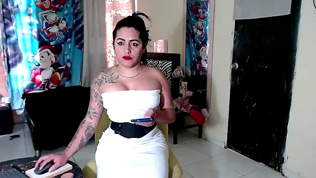 Snapshot of Sashaferrari2000 chatting on October 29, 12:40 pm Sashaferrari2000 online show from October 29, 12:40 pm