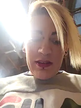 Snapshot of PinkTheHawk chatting on October 9, 3:04 am PinkTheHawk online show from October 9, 3:04 am