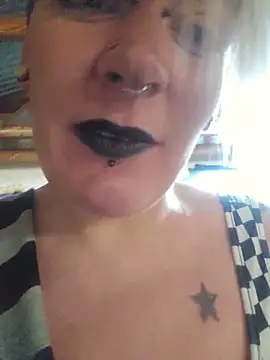 Snapshot of PinkTheHawk chatting on October 19, 11:16 pm PinkTheHawk online show from October 19, 11:16 pm