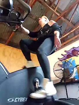 Snapshot of PinkTheHawk chatting on November 16, 10:59 pm PinkTheHawk online show from November 16, 10:59 pm