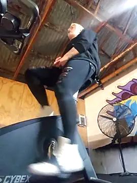 Snapshot of PinkTheHawk chatting on November 23, 9:47 pm PinkTheHawk online show from November 23, 9:47 pm