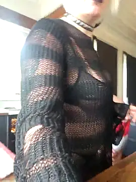 Snapshot of PinkTheHawk chatting on December 2, 5:57 am PinkTheHawk online show from December 2, 5:57 am