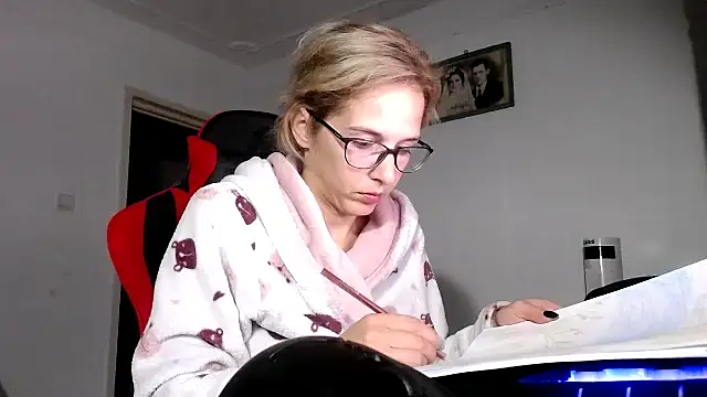 SexxyLety online show from September 25, 8:01 pm