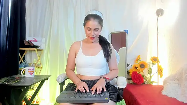 girasol walton online show from April 24, 2:30 pm
