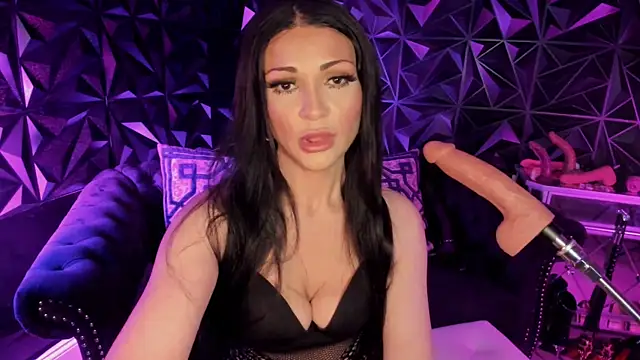 Snapshot of NatashaxoBangs chatting on November 21, 1:15 am NatashaxoBangs online show from November 21, 1:15 am