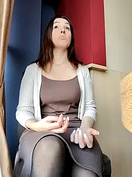 Snapshot of EvaXOAir chatting on March 21, 5:11 am EvaXOAir online show from March 21, 5:11 am