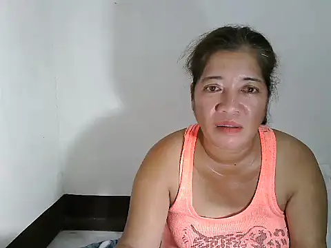 Snapshot of wethornypussy4u chatting on January 22, 7:46 am wethornypussy4u online show from January 22, 7:46 am