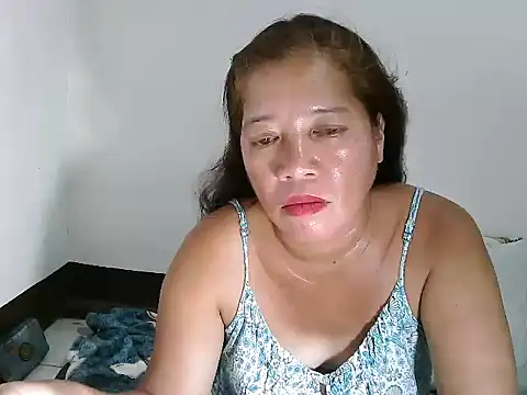Snapshot of wethornypussy4u chatting on February 3, 1:40 pm wethornypussy4u online show from February 3, 1:40 pm