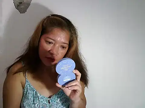 Snapshot of wethornypussy4u chatting on September 17, 10:22 pm wethornypussy4u online show from September 17, 10:22 pm
