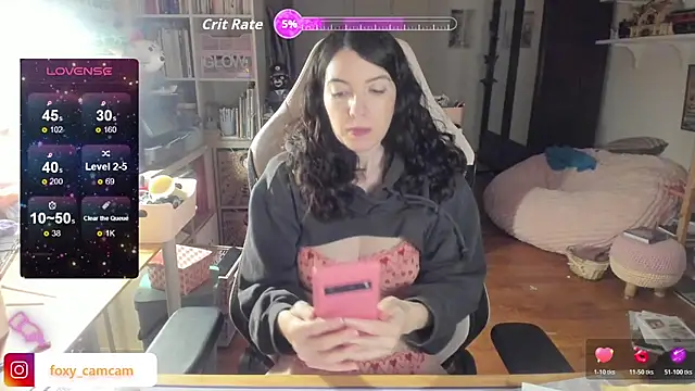 Snapshot of Foxy_c chatting on April 7, 8:42 pm Foxy c online show from April 7, 8:42 pm