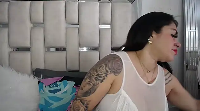 chelaqueen  online show from February 12, 6:30 pm