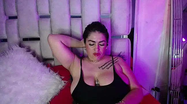 chelaqueen  online show from March 14, 2:20 am