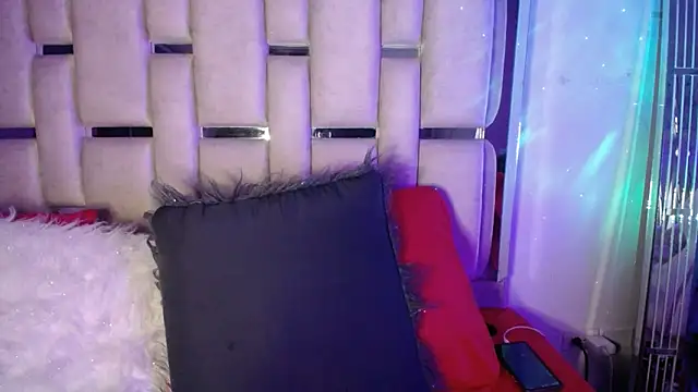 chelaqueen  online show from March 19, 2:05 am