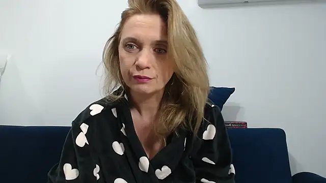 Snapshot of MysticCreature chatting on February 23, 4:21 am MysticCreature online show from February 23, 4:21 am