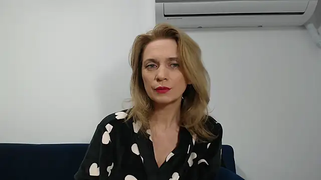 Snapshot of MysticCreature chatting on March 5, 4:08 am MysticCreature online show from March 5, 4:08 am