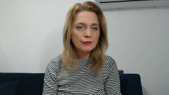 Snapshot of MysticCreature chatting on March 12, 4:18 am MysticCreature online show from March 12, 4:18 am