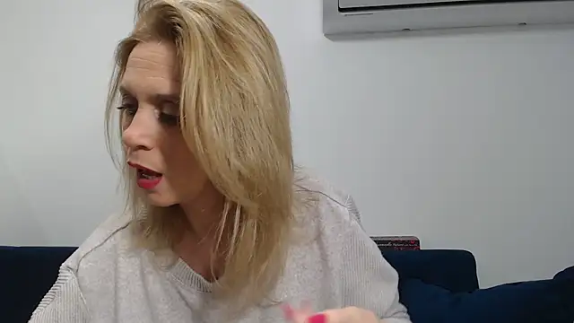 Snapshot of MysticCreature chatting on March 16, 5:44 am MysticCreature online show from March 16, 5:44 am