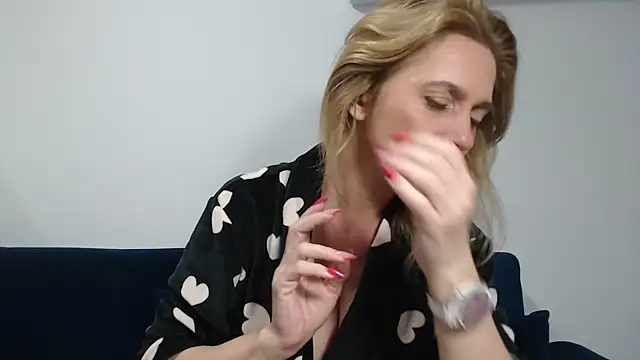 Snapshot of MysticCreature chatting on March 27, 4:18 am MysticCreature online show from March 27, 4:18 am