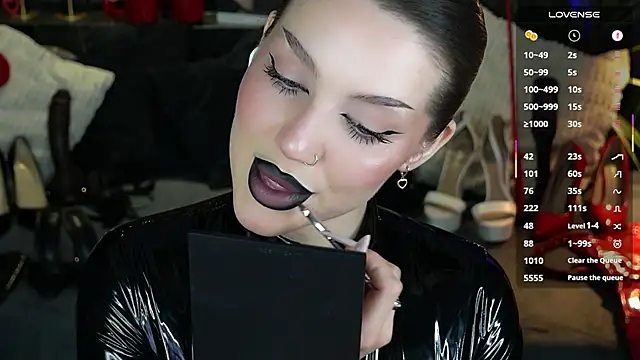 Snapshot of MistressDarsy chatting on April 11, 7:45 am MistressDarsy online show from April 11, 7:45 am