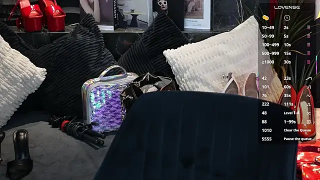 Snapshot of MistressDarsy chatting on April 15, 7:58 pm MistressDarsy online show from April 15, 7:58 pm