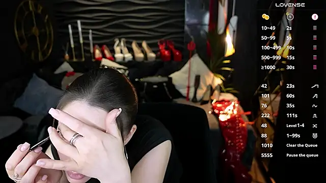 Snapshot of MistressDarsy chatting on June 1, 6:37 am MistressDarsy online show from June 1, 6:37 am