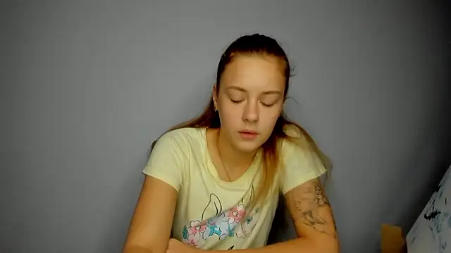 Snapshot of why_again_me chatting on December 1, 5:02 pm why again me online show from December 1, 5:02 pm