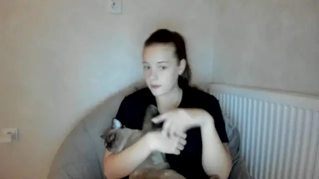 Snapshot of why_again_me chatting on December 8, 8:25 pm why again me online show from December 8, 8:25 pm