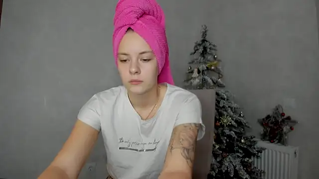 Snapshot of why_again_me chatting on January 10, 7:43 pm why again me online show from January 10, 7:43 pm