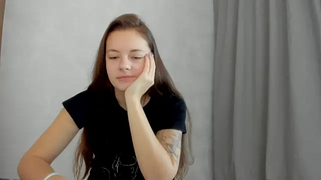 Snapshot of why_again_me chatting on January 18, 10:39 am why again me online show from January 18, 10:39 am