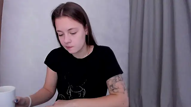 Snapshot of why_again_me chatting on January 18, 1:40 pm why again me online show from January 18, 1:40 pm