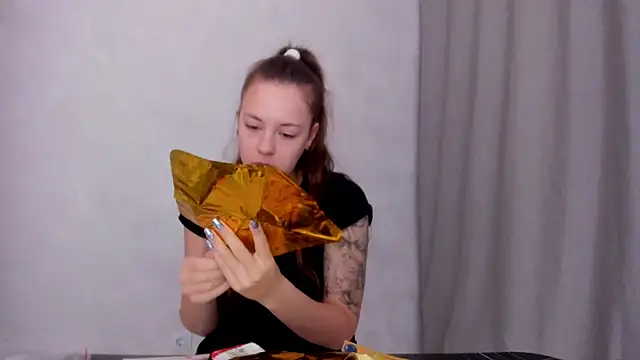 Snapshot of why_again_me chatting on January 19, 5:07 pm why again me online show from January 19, 5:07 pm