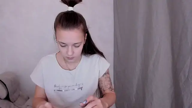 Snapshot of why_again_me chatting on January 29, 5:35 pm why again me online show from January 29, 5:35 pm