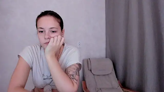 Snapshot of why_again_me chatting on January 30, 5:49 pm why again me online show from January 30, 5:49 pm