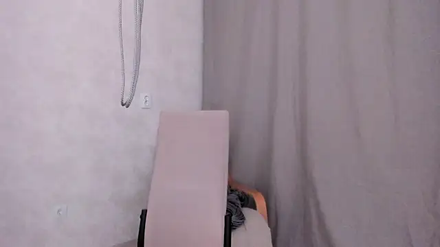 Snapshot of why_again_me chatting on February 9, 4:40 pm why again me online show from February 9, 4:40 pm