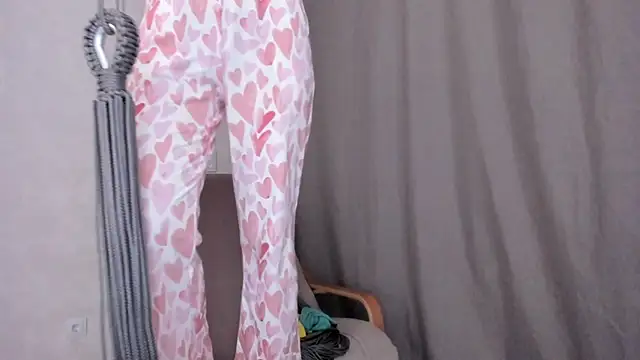 Snapshot of why_again_me chatting on February 13, 5:44 pm why again me online show from February 13, 5:44 pm