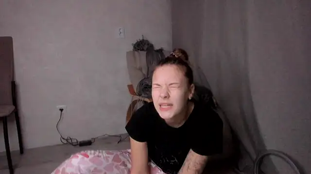 Snapshot of why_again_me chatting on February 22, 3:36 pm why again me online show from February 22, 3:36 pm