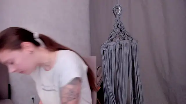 Snapshot of why_again_me chatting on February 23, 6:34 pm why again me online show from February 23, 6:34 pm