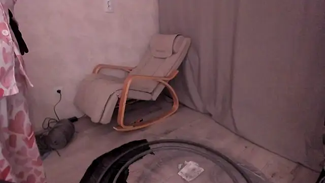 Snapshot of why_again_me chatting on February 25, 6:09 pm why again me online show from February 25, 6:09 pm