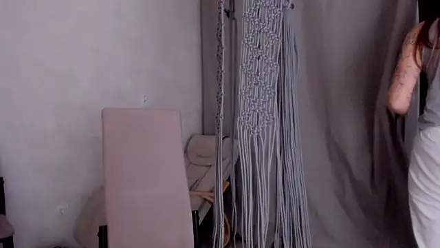 Snapshot of why_again_me chatting on March 2, 4:42 pm why again me online show from March 2, 4:42 pm