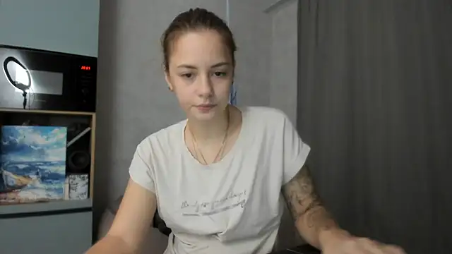 Snapshot of why_again_me chatting on November 23, 5:57 pm why again me online show from November 23, 5:57 pm