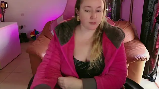 kisicaxx online show from February 3, 1:51 pm